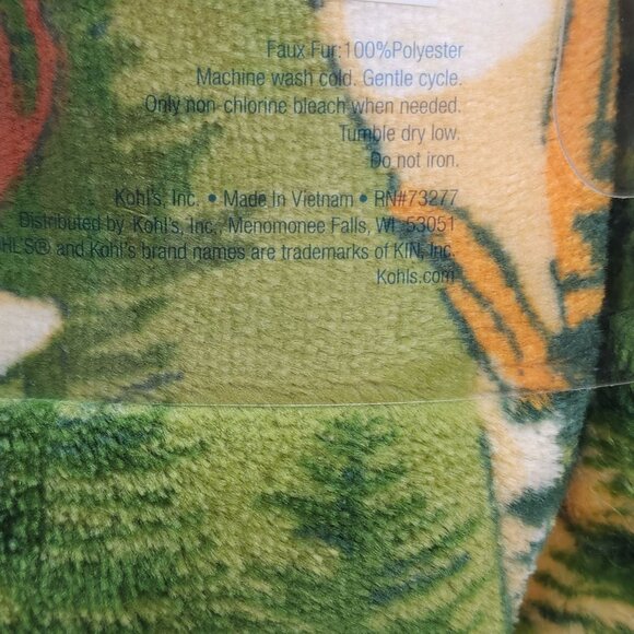 The Big One Oversized Soft Plush Throw Blanket 5ft X 6ft Deer Hunter Polyester - Picture 7 of 9